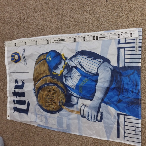 Milwaukee Brewers Bernie Miller Lite Flag Limited Edition Rare - Picture 9 of 12